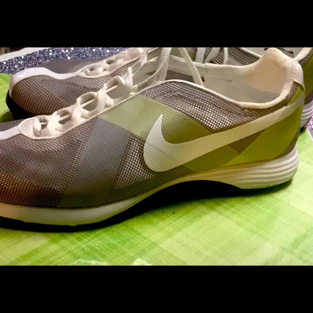 Nike hyperfuse 10.5